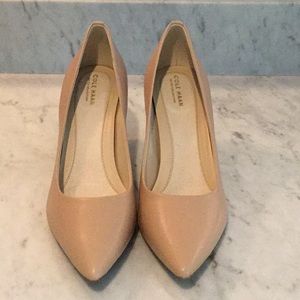 NWOT Cole Haan Women’s Nude Go-To Park Pump Size 9